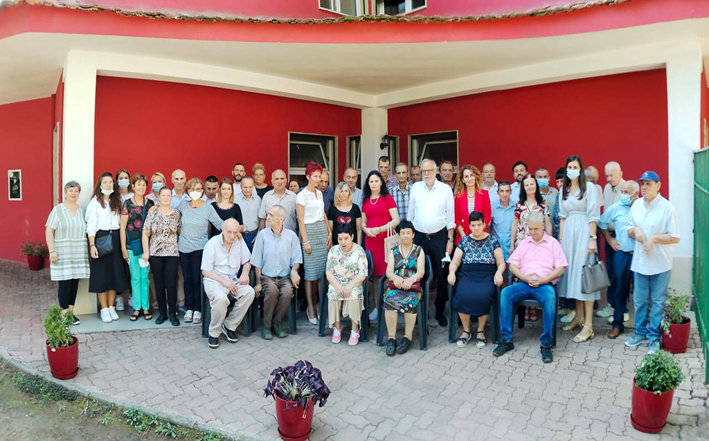 Bei seinem Besuch in Albanien trifft Andrea Riccardi Erzbischof Anastasios und die psychisch Kranken, die in den 'roten Häusern' der Gemeinschaft leben
